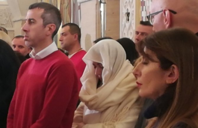 Ceca prisustvovala ponoćnoj božićnoj liturgiji u Hramu Svetog Save, niko nije mogao da je prepozna (VIDEO)