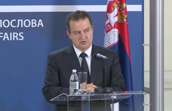 Dačić osudio paljenje crnogorske zastave: Čin koji narušava ugled Srbije