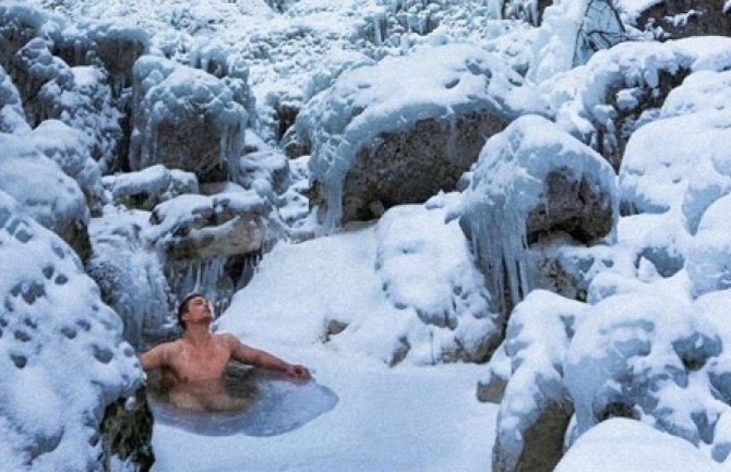 Maksimove avanture ne prestaju: Probao kupanje u zaleđenom kanjonu Nevidio