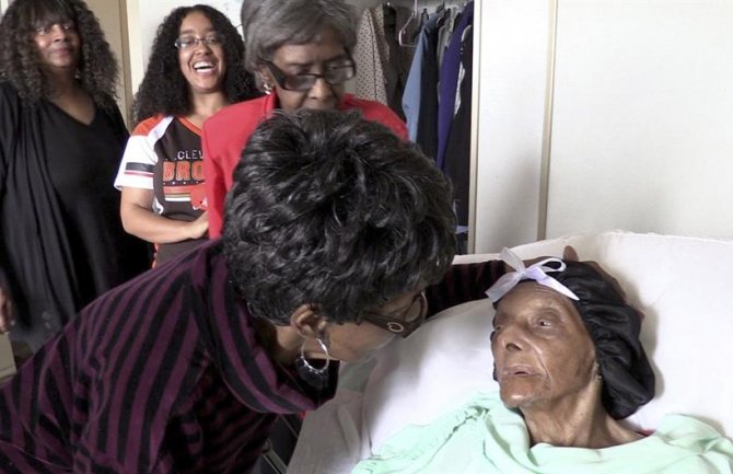 Preminula najstarija osoba u SAD, stara 114 godina(VIDEO)