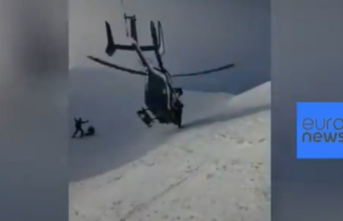 Izuzetna akcija spašavanja skijaša: Helikopter se naslonio na planinu (VIDEO)