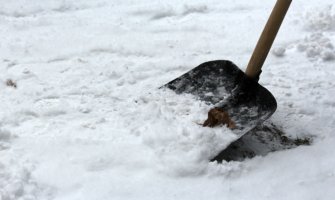 Komunalna policija BP: Kazne od 100 eura za bacanje snijega na kolovoz i trotoare