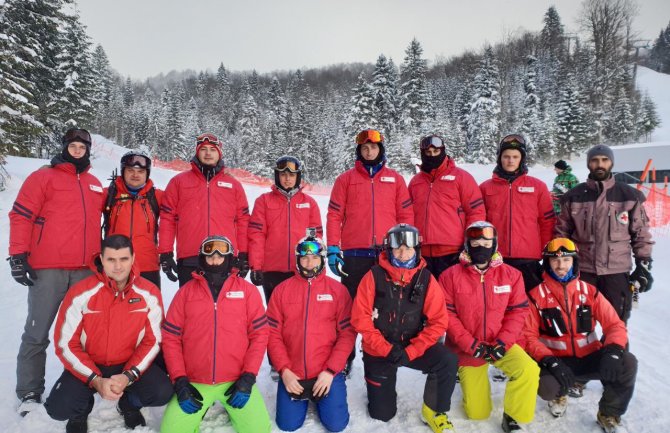CKCG: Obučeno 8 novih spasilaca za spasavanje na uređenim skijalištima