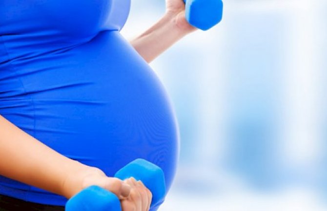 Kraljica fitnesa u šestom mjesecu trudnoće  ne prestaje da vježba: Evo kako izgleda 