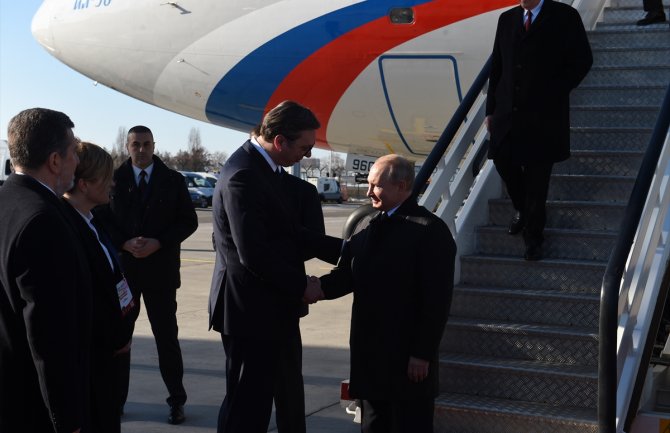 Putin doputovao u posjetu Beogradu, dočekao ga Vučić(FOTO)