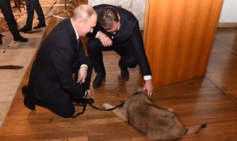 Vućić Putinu poklonio tromjesečnog Pašu (VIDEO)