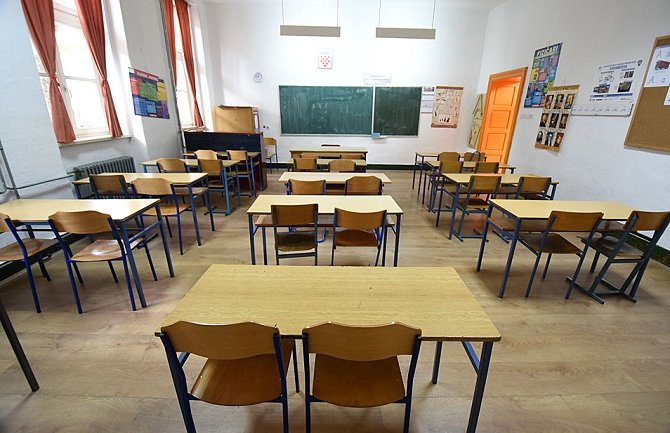 Dvojezična odjeljenja u još četiri škole u Podgorici, Nikšiću i Bijelom Polju