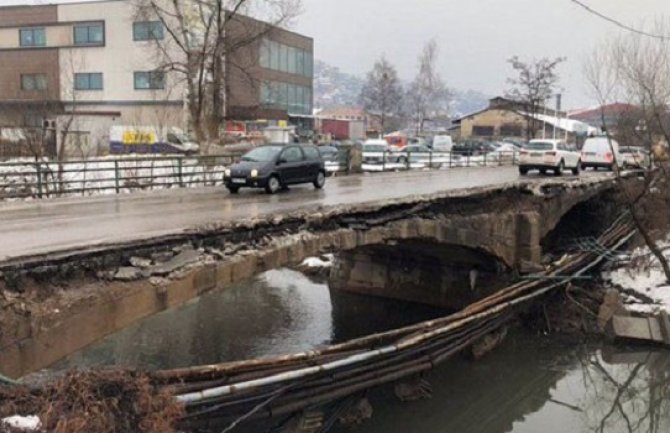 Sarajevo: Most se obrušio u rijeku