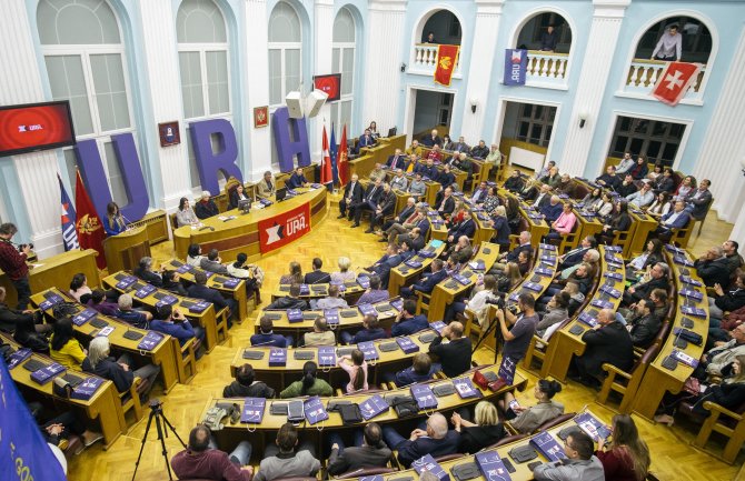 URA: Medenica kandidovanjem skrnavi Ustav a vlast nastavlja da ponižava Crnu Goru