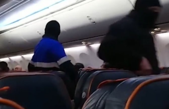 Objavljen snimak hapšenja putnika koji je pokušao otmicu aviona na letu za Moskvu (VIDEO)