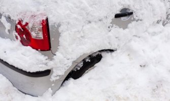 BiH: Kazne za nepropisno parkiranje za vozila zaglavljena u snijegu