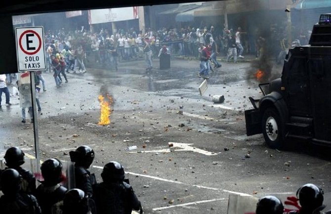 Neredi u Venecueli:  40 ubijenih, više od 23 hiljade uhapšenih 