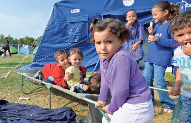 Fronteks i albanska policija otkrili 400 migranata na granici