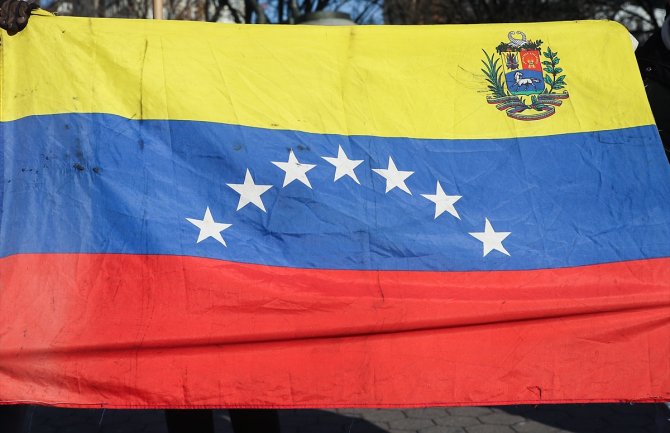 Venecuela:  SAD steže obruč, Maduro nastavlja pružati otpor