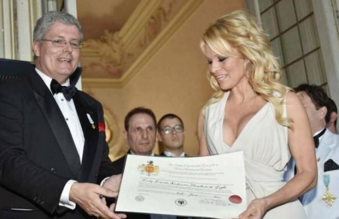 Italija: Parlamentarna istraga zbog lažnog crnogorskog princa, putovao uz počasnu pratnju karabinjera