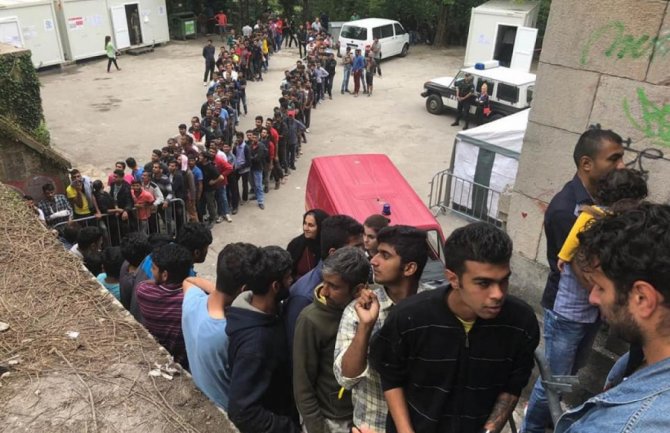 Tuča više stotina migranata u prihvatnom centru u Bihaću, troje teže povrijeđeno, 11 uhapšenih