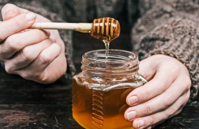 Super namirnica: Pojedite kašiku meda prije spavanja i desiće vam se ovo