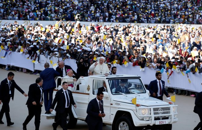 Velika istorijska posjeta: Papa održao misu u Abu Dabaiju pred 180.000 ljudi(VIDEO)