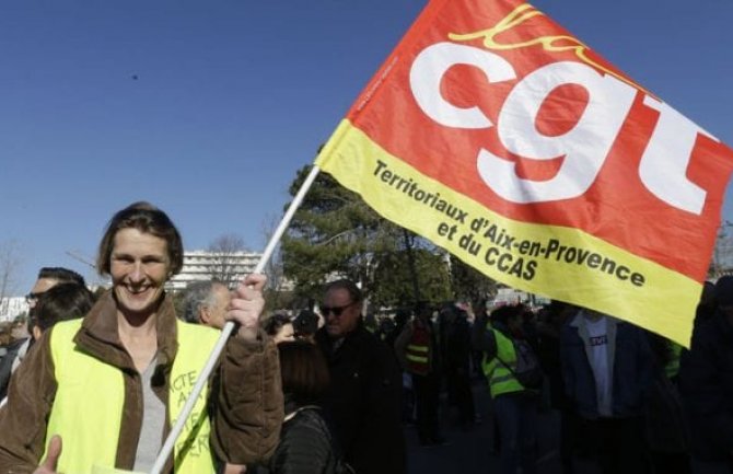 U Francuskoj nekoliko desetina hiljada ljudi na protestu sindikat