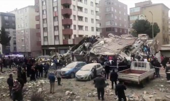 Istanbul: Nakon 18 sati ispod ruševina izvučena petogodišnja djevojčica (FOTO/VIDEO)