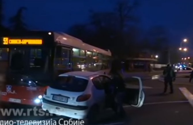 Beograd: Sudar tri automobila i dva autobusa, teško povrijeđena voditeljka RTV Pink