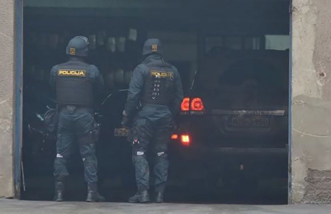 U BiH ubijen policajac, pronašao ga kolega u lokvi krvi