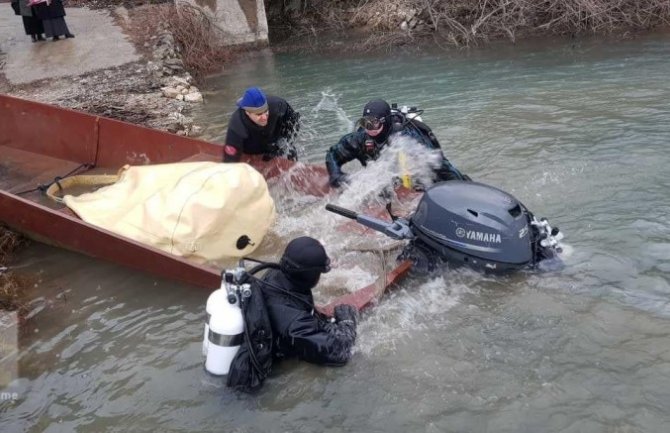 Ronioci izvukli čamac koji se 3. februara prevrnuo kod Vranjine