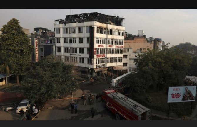 Nju Delhi: U požaru u hotelu stradalo 17 osoba (VIDEO)