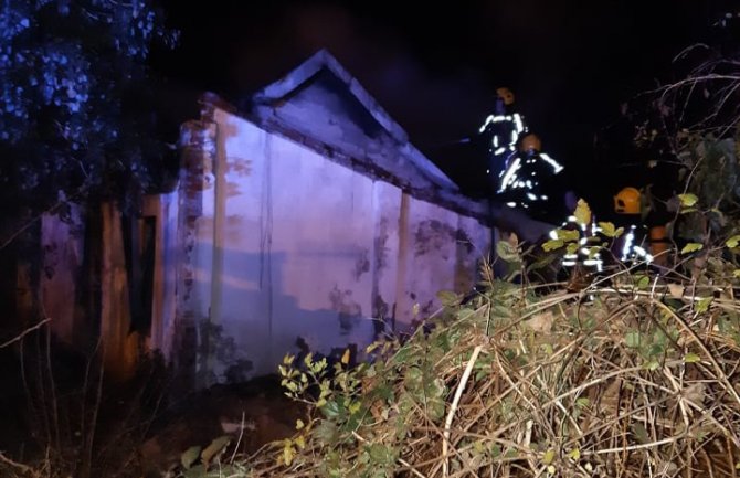 U Podgorici izgorjela napuštena kuća kod crkve Svetog Đorđa
