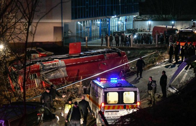 U prevratnju autobusu stradalo 14 osoba, dvodnevna žalost u Makedoniji (VIDEO)