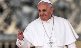 Papa Franjo poručio frizerima: Ne tračarite u modernim hramovima petparačkih razgovora
