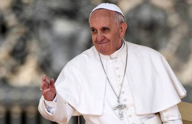 Papa Franjo: Živi se nesigurno - neki imaju premalo, neki previše