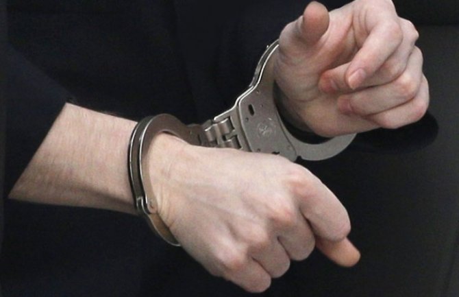 Policija u Podgorici i Nikšiću uhapsila dva 19-godišnjaka zbog ilegalnog oružja