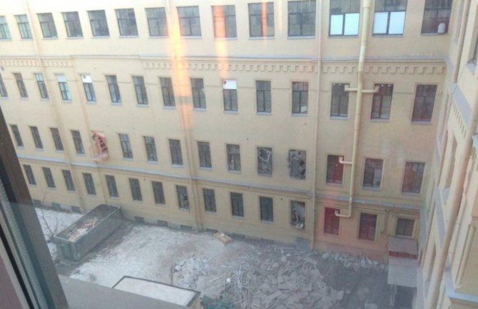 Sankt Peterburg: Urušila se zgrada, na desetine ljudi zarobljeno