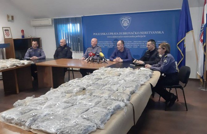 Crnogorci uhapšeni u Hrvatskoj: Pronađeno u automobilu 60 kg marihuane