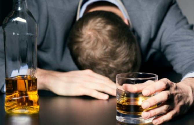 Od trovanja alkoholom umrlo više od 80 osoba, preko 200 hospitalizovano