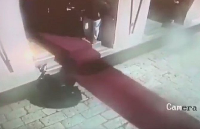 Bura u Dubrovniku odnijela čovjeka, udario glavom o zid(VIDEO)