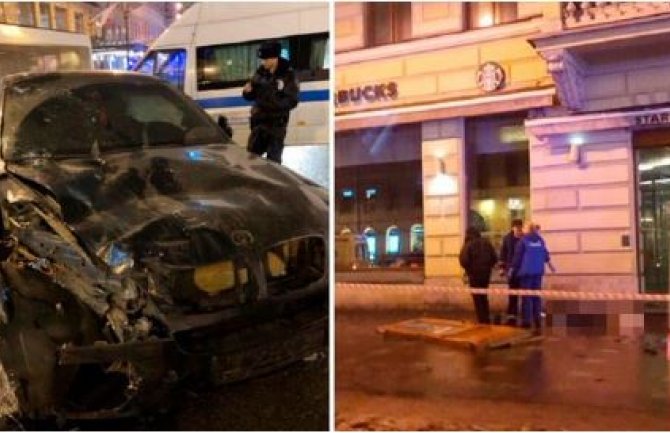 Sankt Peterburg: Automobil uletio na trotoar, dvije osobe poginule (VIDEO)
