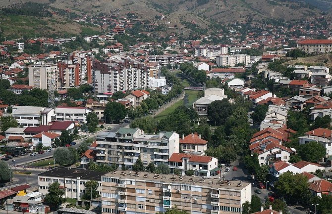  Makedonija: Majka ukrala automobil od ćerke, pa ga poklonila dečku