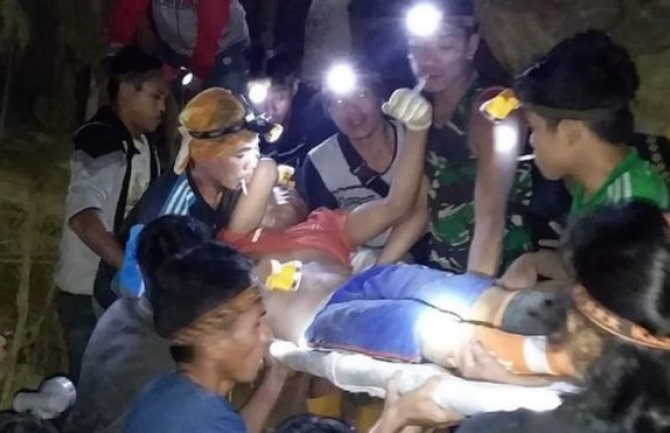 Urušio se rudnik na ostrvu Sulavesi, najmanje jedna žrtva, 45 zatrpano