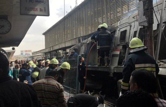  Kairo: Eksplozija i požar nakon što je voz isklinuo iz šina, 25 mrtvih