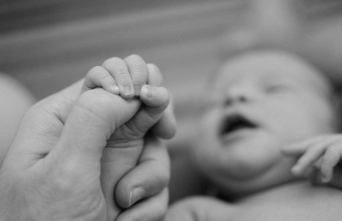 Francuska: U selima se i dalje rađaju bebe bez ruku i sa deformitetima