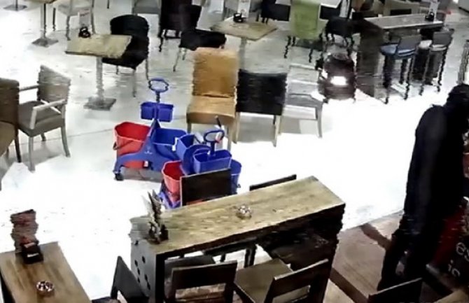 Muškarac iz kafica ukrao kutiju s novcem za humanitarnu pomoć 