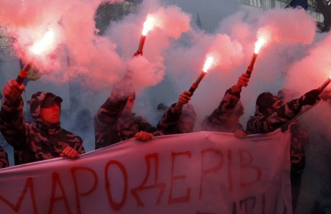 Demonstranti na ulicama Kijeva, traže smjenu Porošenka