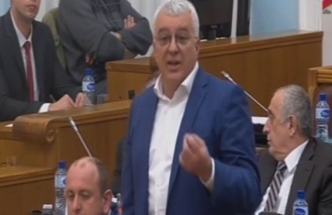 Umalo tuča u parlamentu, Knežević - Vukoviću: Polomiću ti nos...