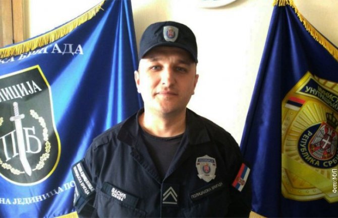 Gest policajca iz Beograda vraća vjeru u ljude: U policijskom vozilu uz sirenu odvezao trudnicu do porodilišta
