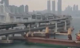 Pijani ruski kapetan brodom udario u kruzer pa u most od 500 milijardi dolara (VIDEO)