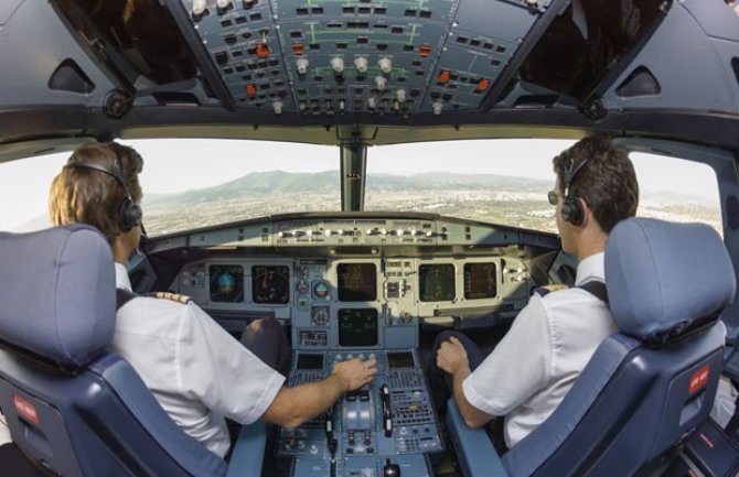 Lažni pilot 20 godina vozio putnike bez dozvole: Raskrinkan posle ove greške na nebu iznad Švajcarske