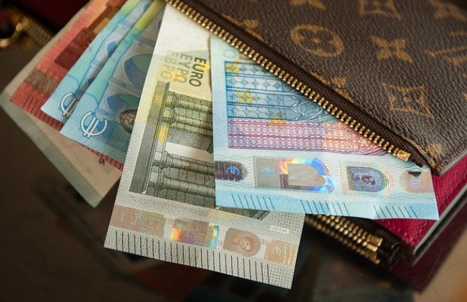 Predlog Zakona o sprečavanju pranja novca i finansiranja terorizma: Podatke o novčanim tokovima i porezu, čuvaće deset godina