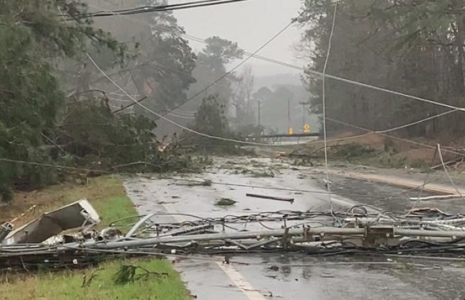 Tornado u Alabami razorio mnoge domove: 23 osobe stradale (FOTO/VIDEO)